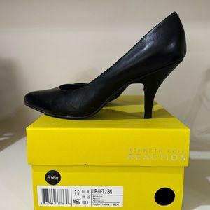 Kenneth Cole reaction heels- black up lift